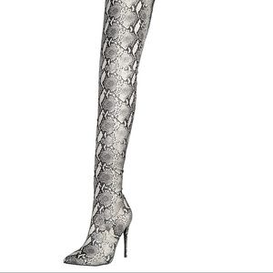 Steve Madden Women's Demanding Fashion Boot